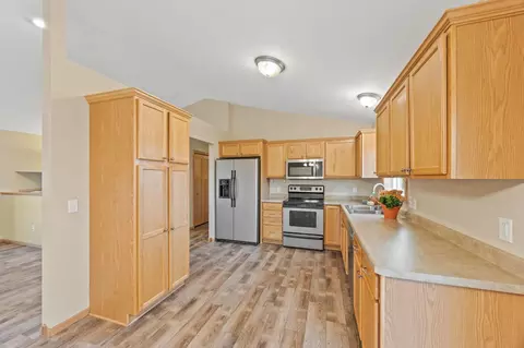 2452 River Bend Trl, Mayer, MN 55360 photo 11