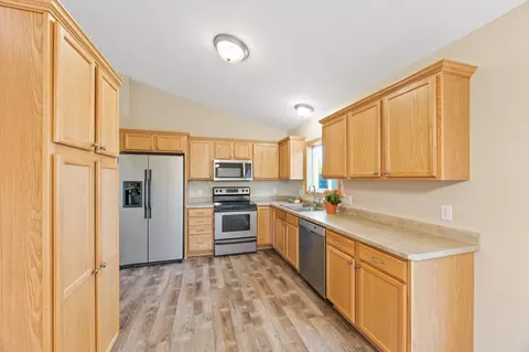 2452 River Bend Trl, Mayer, MN 55360 photo 8