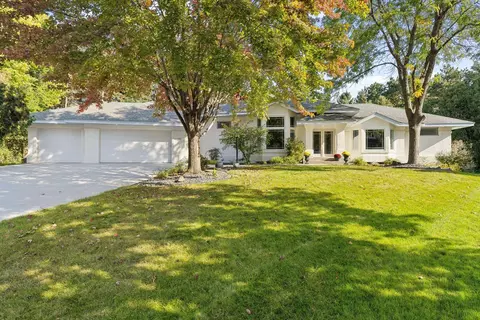 681 Cedar View Ct, Shoreview, MN 55126