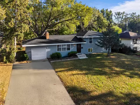 4724 Oxborough Ln, Bloomington, MN 55437