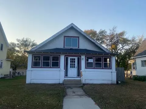 104 S 4th St, Le Sueur, MN 56058
