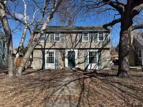 1857 Ford Pkwy, Saint Paul, MN 55116