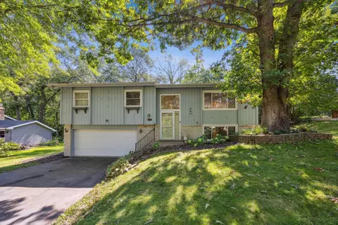 3303 Red Oak Cir S, Burnsville, MN 55337