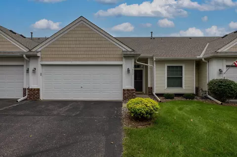 5800 Prairie Ridge Dr, Shoreview, MN 55126