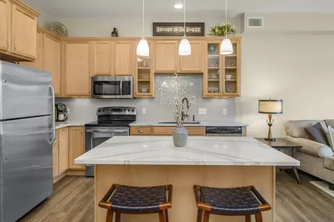 240 Spring St #403, Saint Paul, MN 55102