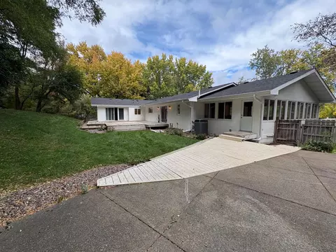 32 Duck Pass Rd, North Oaks, MN 55127
