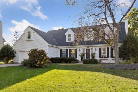 3536 Fairfax Ln, Saint Paul, MN 55129