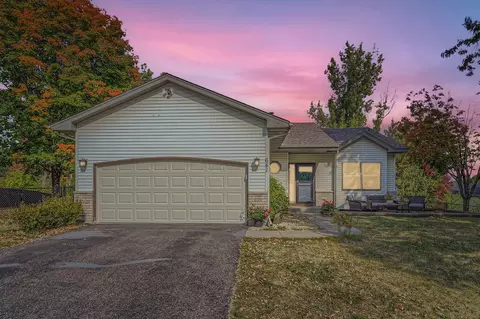 641 Hillside Dr, Eagan, MN 55121