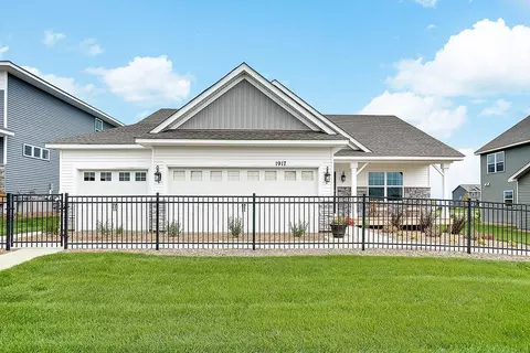 9859 89th St S, Cottage Grove, MN 55016