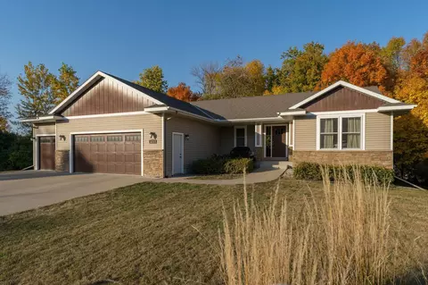 125 Goldfinch Ct, Mankato, MN 56001