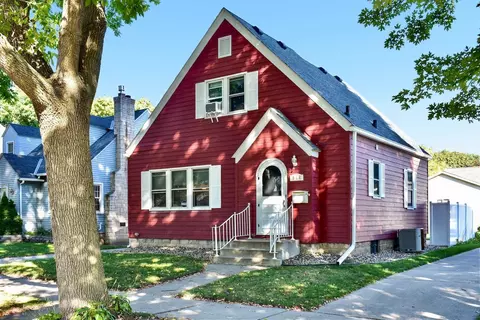 916 W 11th St, Winona, MN 55987
