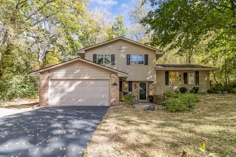 12805 Woodview Ln, Burnsville, MN 55337