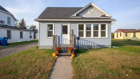 15 W Gates St, Rice Lake, WI 54868