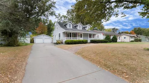708 E 4th St, Litchfield, MN 55355
