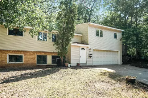 573 Maple Sq, Wayzata, MN 55391