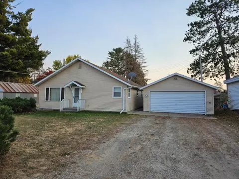 110 5th St NE, Bagley, MN 56621