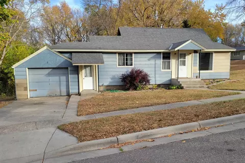 417 S 10th St, Montevideo, MN 56265