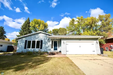 1537 25th Ave S, Fargo, ND 58103