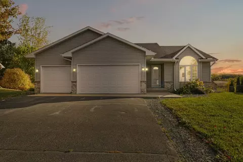 1013 Sunrise Ln, Belle Plaine, MN 56011
