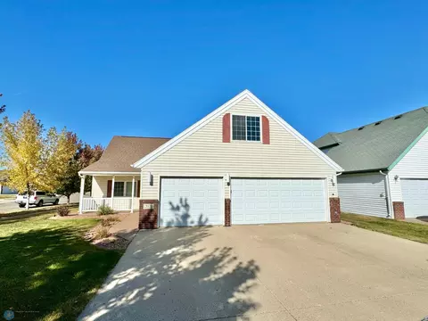 963 Homestead Ct, West Fargo, ND 58078