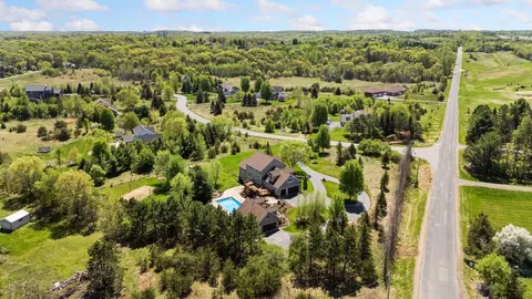 802 Prairie Meadows Dr, Hudson, WI 54016