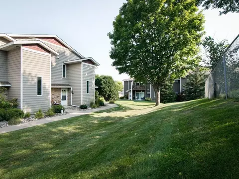 4504 Cinnamon Ridge Trl #B, Eagan, MN 55122 photo 16