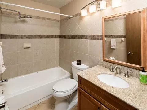4504 Cinnamon Ridge Trl #B, Eagan, MN 55122 photo 12