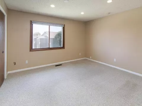 4504 Cinnamon Ridge Trl #B, Eagan, MN 55122 photo 13