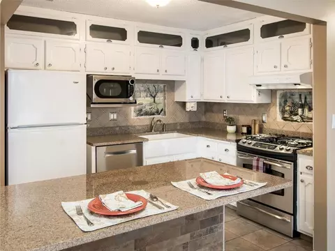 4504 Cinnamon Ridge Trl #B, Eagan, MN 55122 photo 9