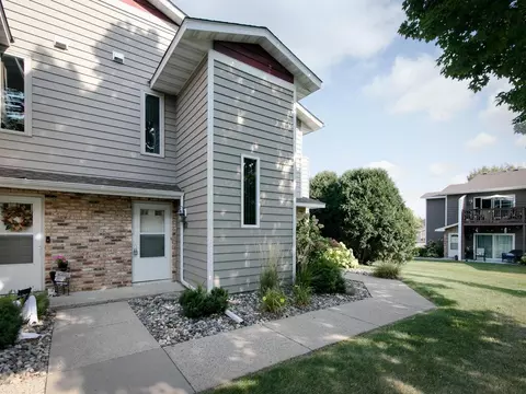 4504 Cinnamon Ridge Trl #B, Eagan, MN 55122