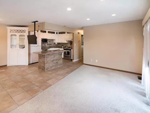 4504 Cinnamon Ridge Trl #B, Eagan, MN 55122 photo 5