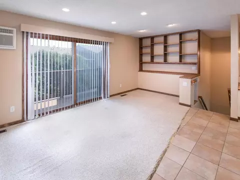 4504 Cinnamon Ridge Trl #B, Eagan, MN 55122 photo 4