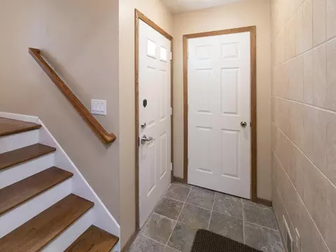4504 Cinnamon Ridge Trl #B, Eagan, MN 55122 photo 2