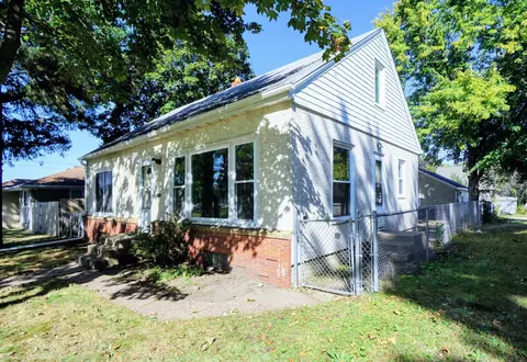 1547 Beech St, Saint Paul, MN 55106