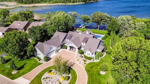 1421 Long Lake Dr, Detroit Lakes, MN 56501