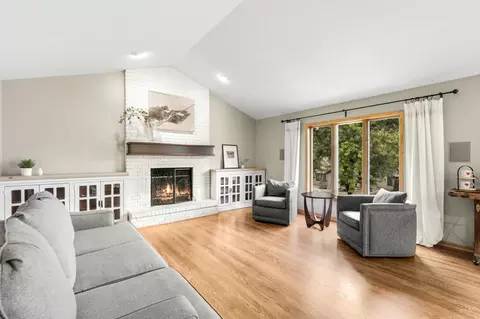 3010 Bent Tree Hills Dr, New Brighton, MN 55112