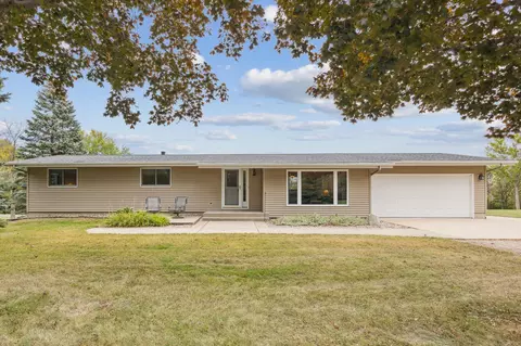 696 Baker Ln, Hudson, WI 54016