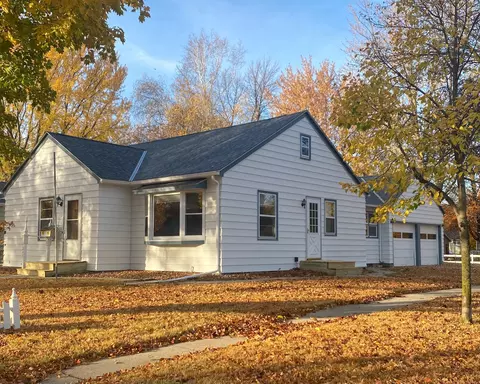 1221 N 5th St, Montevideo, MN 56265