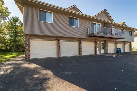 782 Parkside Dr #782G, Vadnais Heights, MN 55127