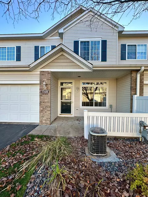 774 Maple Hills Dr #H, Maplewood, MN 55117