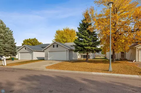 5552 20th St S, Fargo, ND 58104