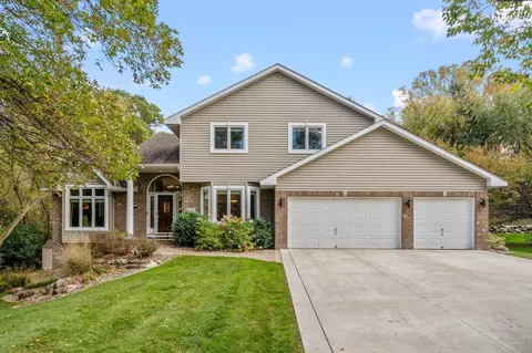6631 Addie Ln, Eden Prairie, MN 55346