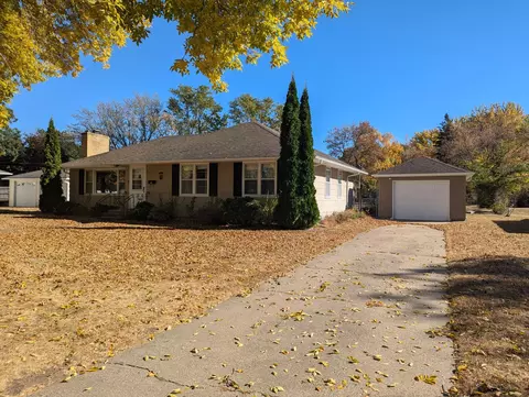 806 Westwood Dr, Alexandria, MN 56308