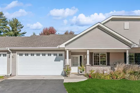 925 Cannon Valley Dr W, Northfield, MN 55057