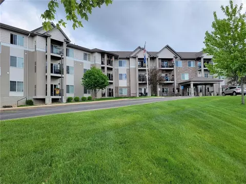 2301 10th St NW #104, Austin, MN 55912