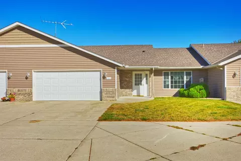204 Linden Ave W, Winsted, MN 55395