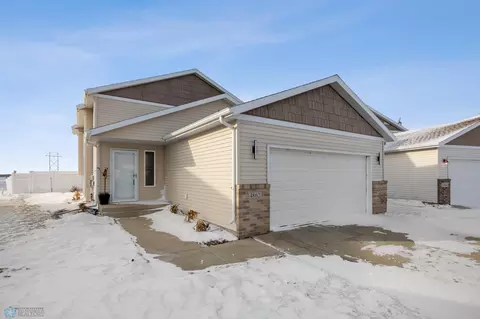 4862 51st Ave S, Fargo, ND 58104