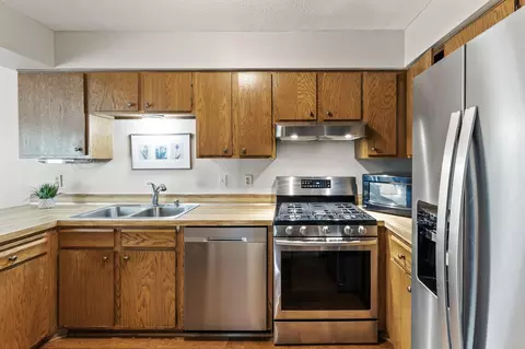 13617 Knox Dr, Burnsville, MN 55337