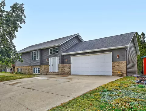 205 4th Ave SE, Dodge Center, MN 55927