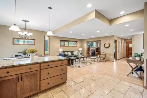 4709 Overlook Dr, Bloomington, MN 55437